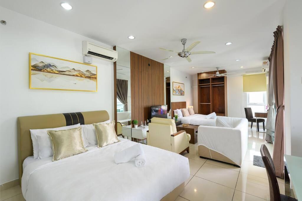 Comfy Studio/gurney/mansion One * George Town