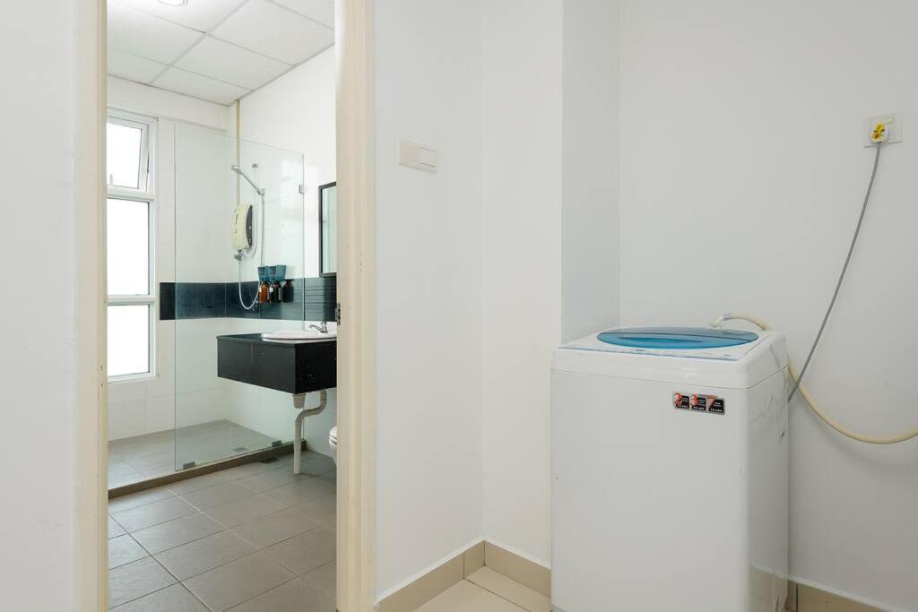 Comfy Studio/gurney/mansion One George Town