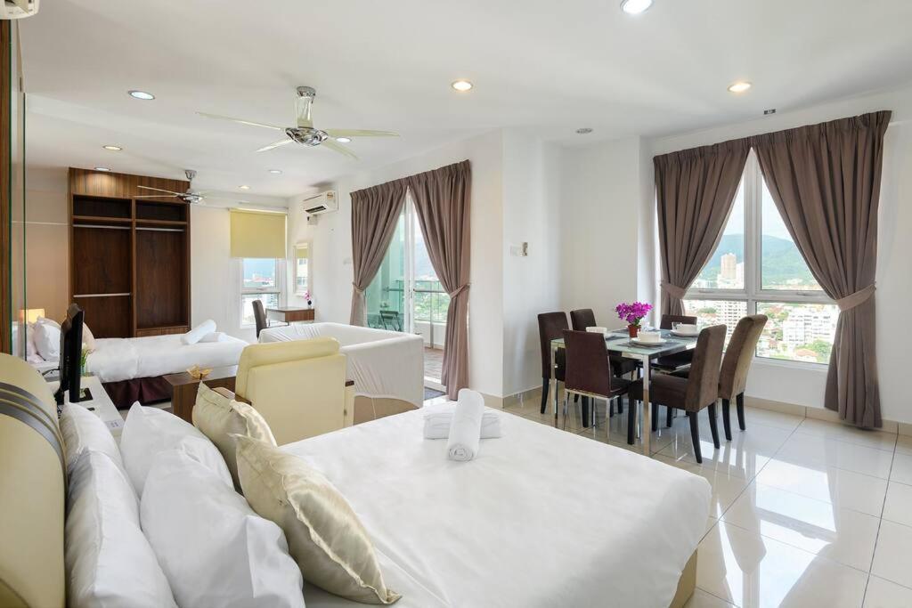 Comfy Studio/gurney/mansion One *