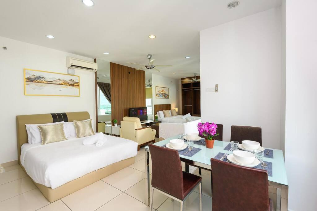 Comfy Studio/gurney/mansion One * George Town